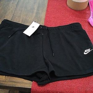 Black pocket Nike shorts 🤩